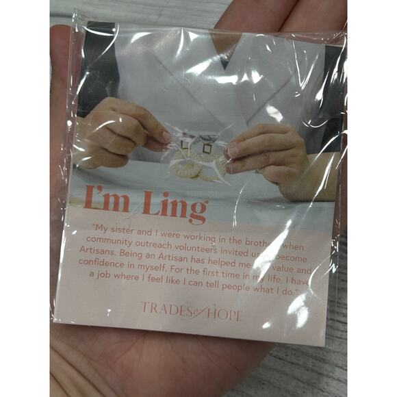 NEW Trades of Hope Green Teardrop Resin Dangle Earrings Sustainable Fashion - Picture 5 of 5